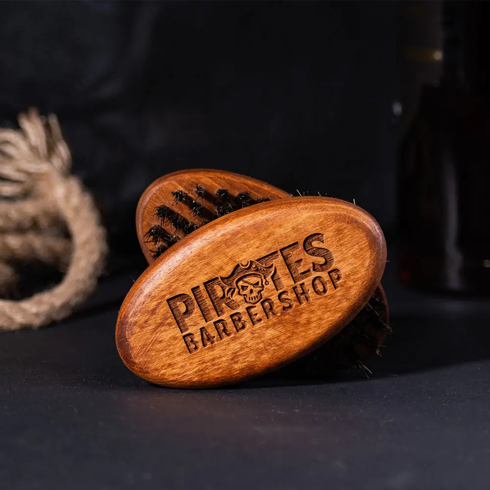 Zdjęcie przykładowego kartacze z logo Pirtates BarberShop